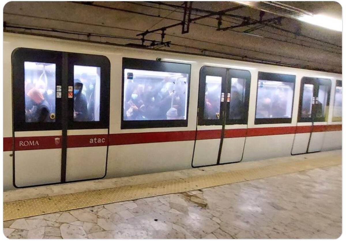 Il perenne affollamento della Metro di Roma - 