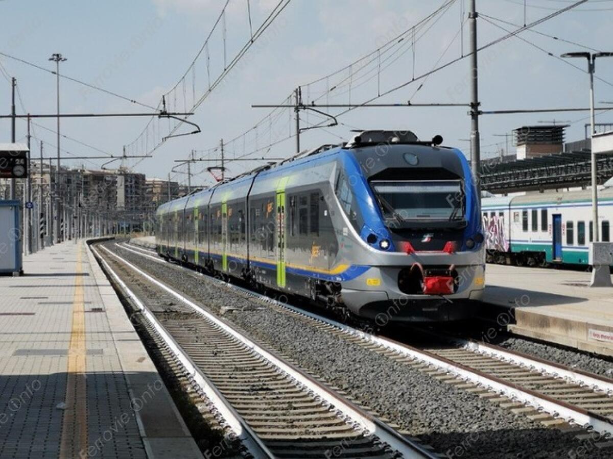 Ferrovie: Giù dal cavalcavia di Roma Tiburtina, traffico nel caos - 