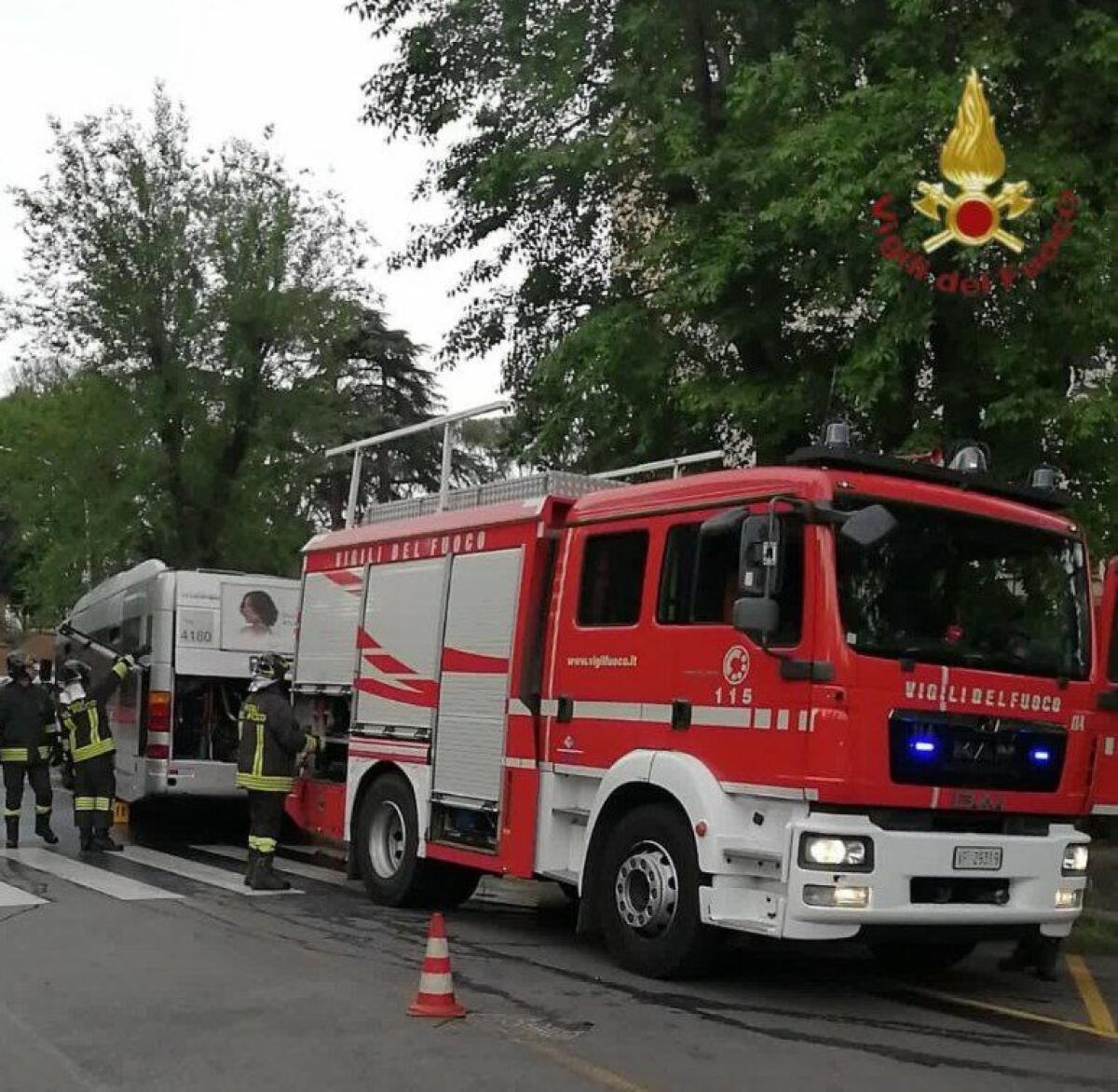 Principio di incendio su un bus Atac - 