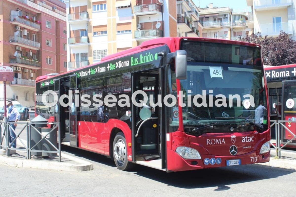 L’esordio dei bus ibridi è un mezzo flop: display non funzionanti e mezzi non rilevabili dalle app - 