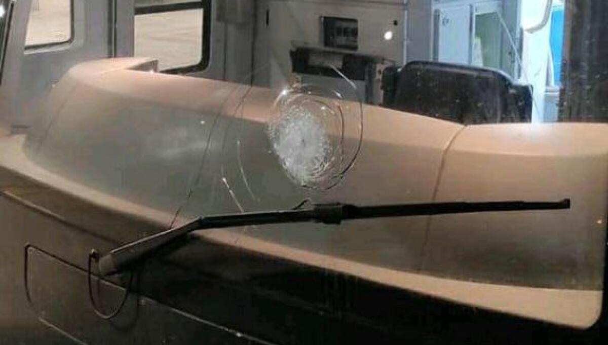 Roma-Lido, lancio di sassi contro un treno e la frequenza crolla ancora - 