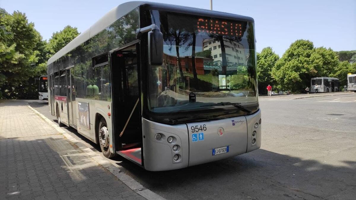 Sugli autobus di Roma TPL l’aria condizionata non funziona. Il vicesindaco bacchetta l’Agenzia per la Mobilità - 
