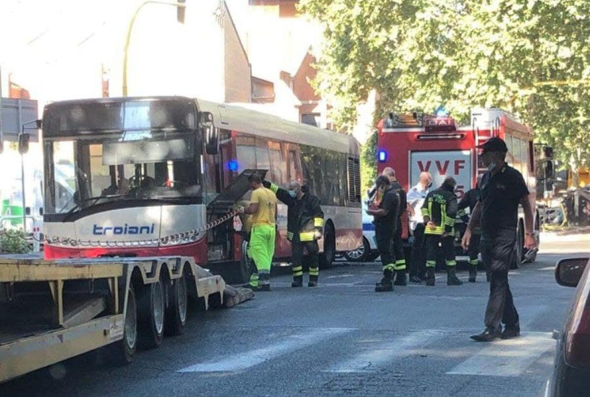 Flambus: prende fuoco il decimo bus dall'inizio dell'anno - 