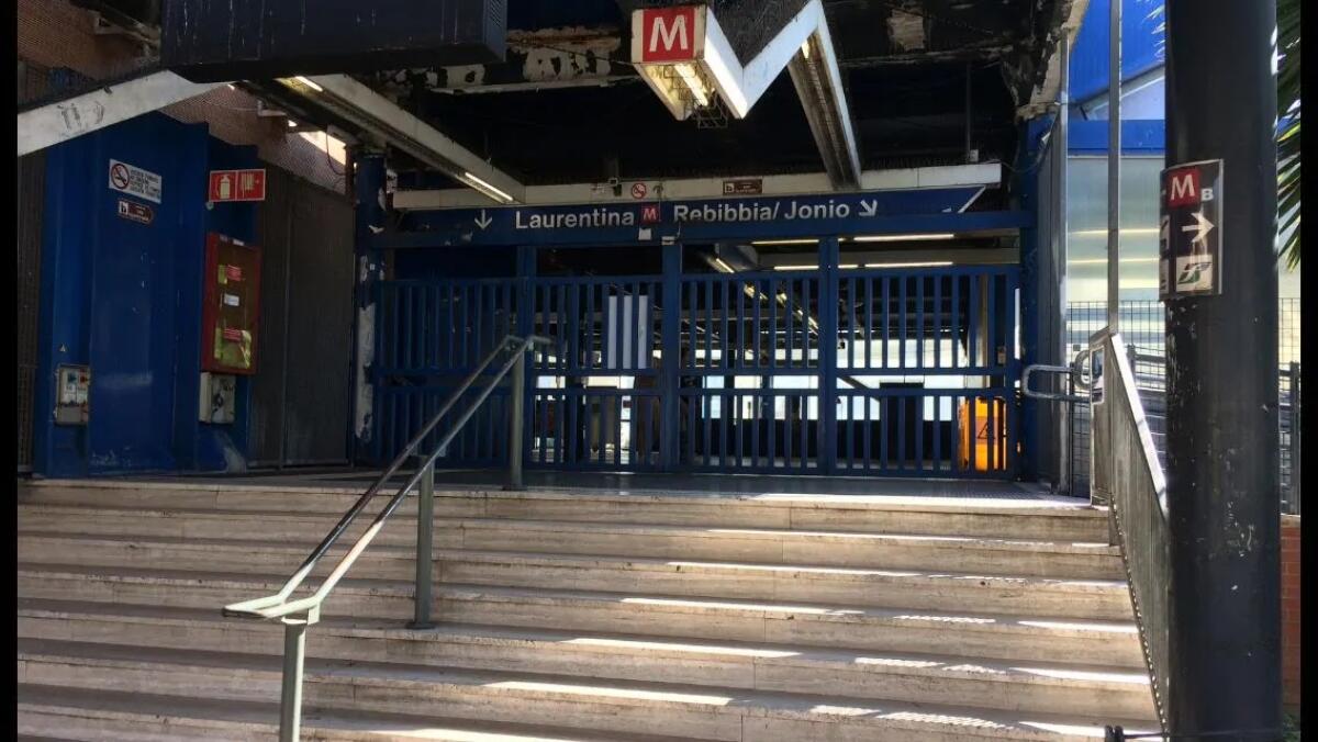 La battaglia continua dei disabili contro i disservizi nelle stazioni della Roma-Lido - 