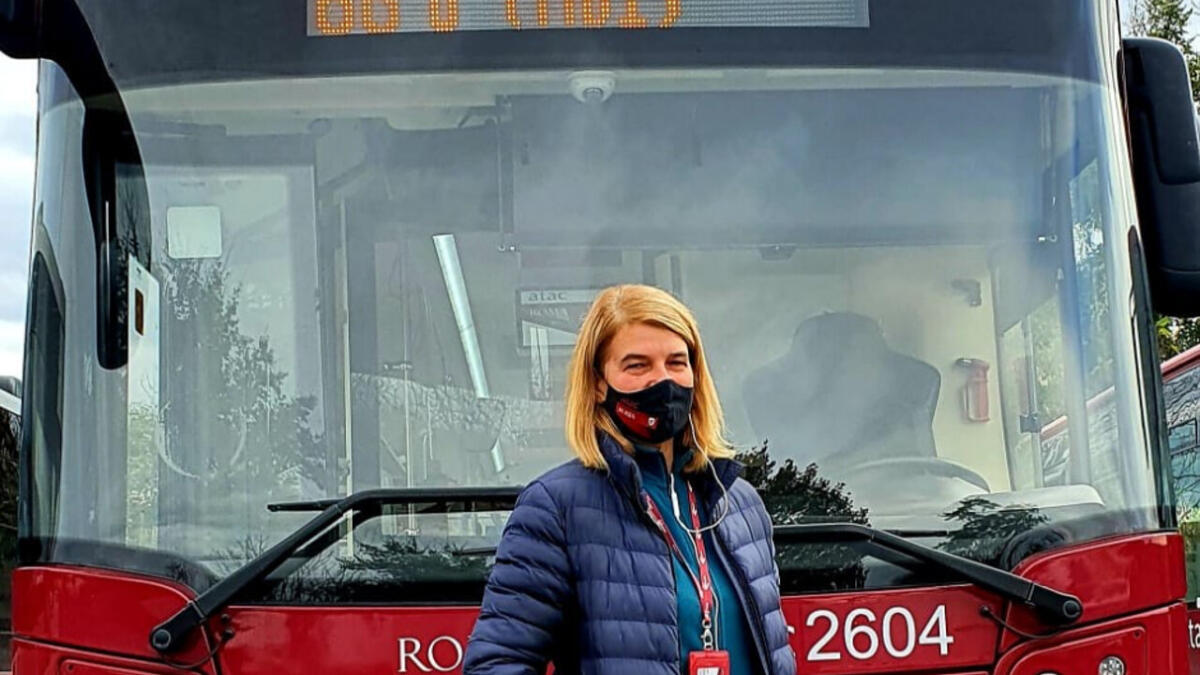 Autista Atac salva bimbo piccolo: era solo in strada alle 5 del mattino - 