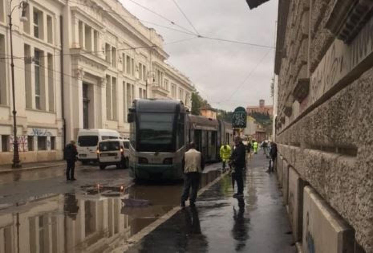 Trastevere: deraglia un tram, interrotta la tratta - 