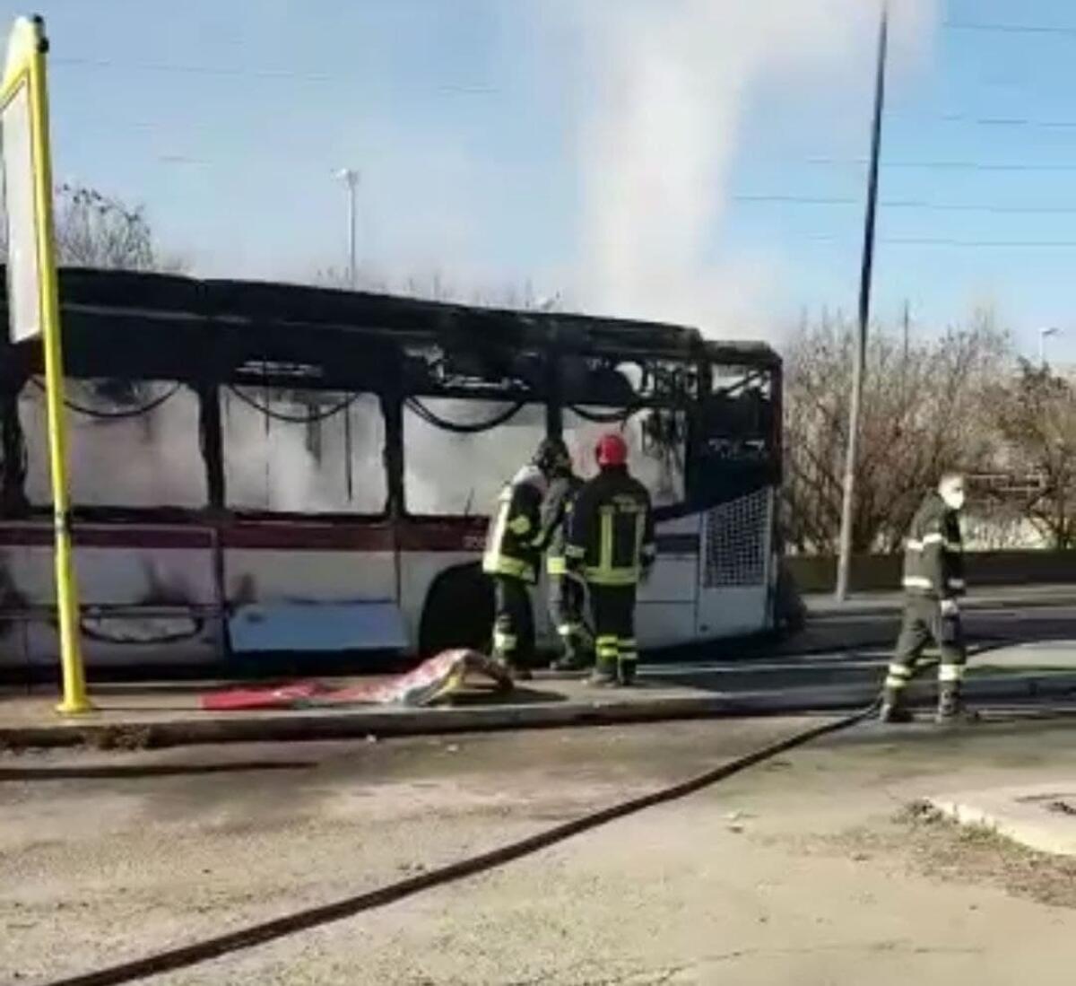 RomaTPL: prende fuoco un altro bus - 