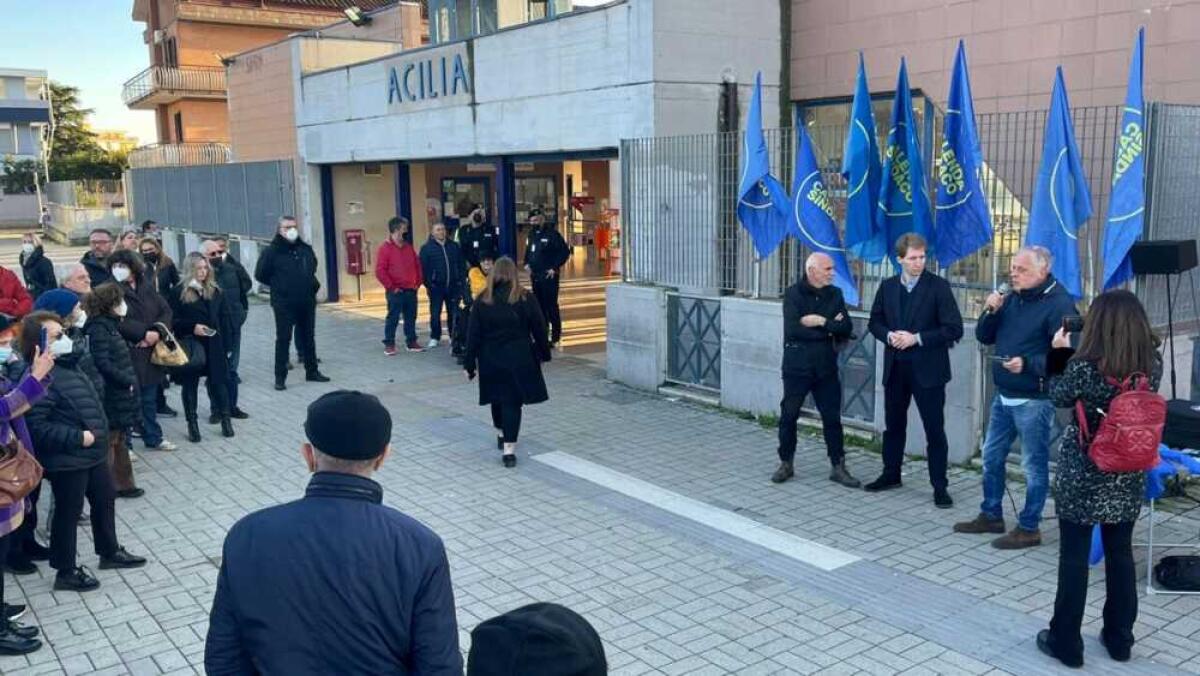 Roma – Lido, cittadini in piazza ad Acilia - 