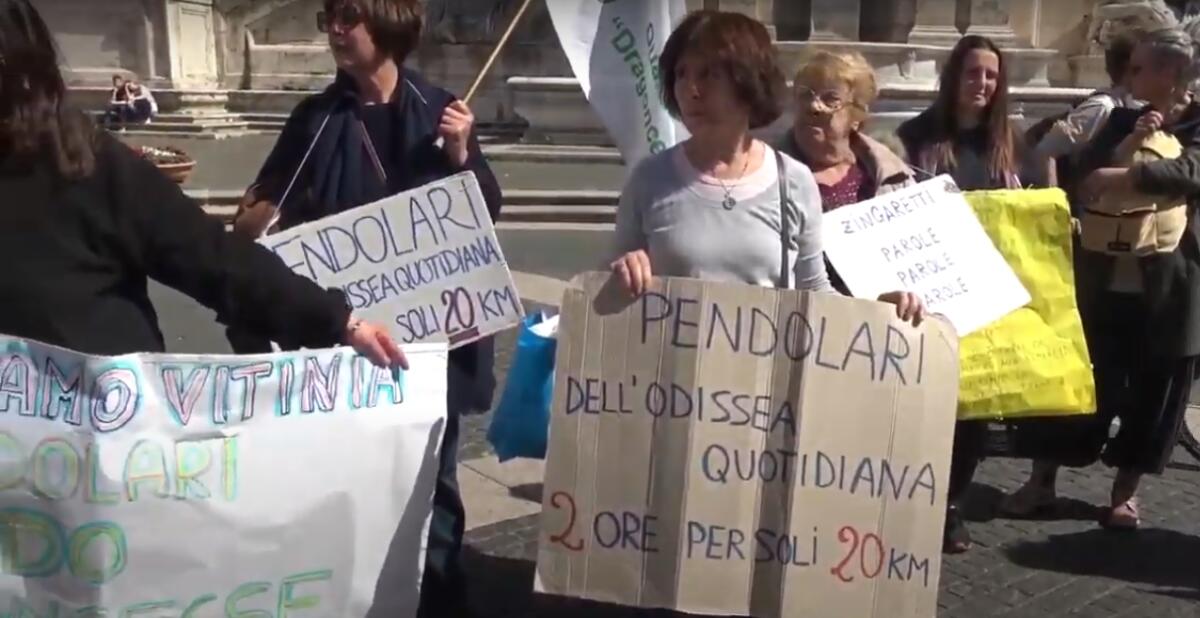 Ferrovie ex-concesse: la protesta in Campidoglio dei pendolari - 