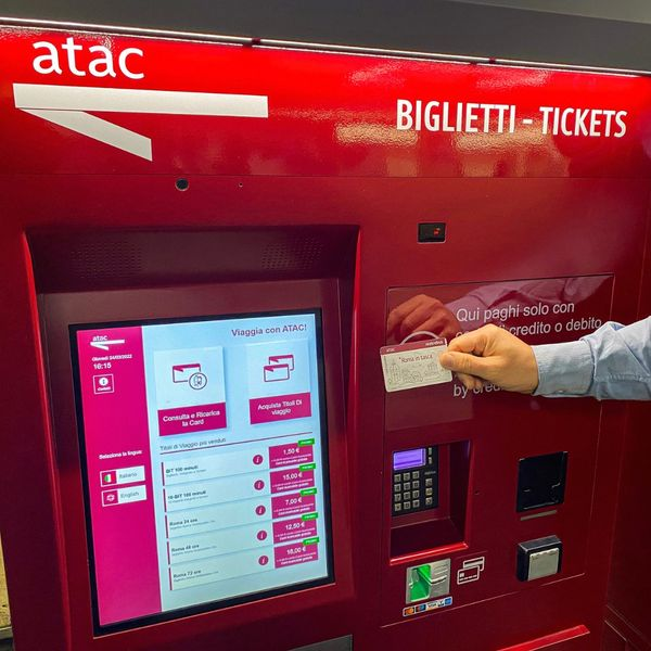 Atac: arrivano nelle stazioni metro le nuove macchine emettitrici di biglietti