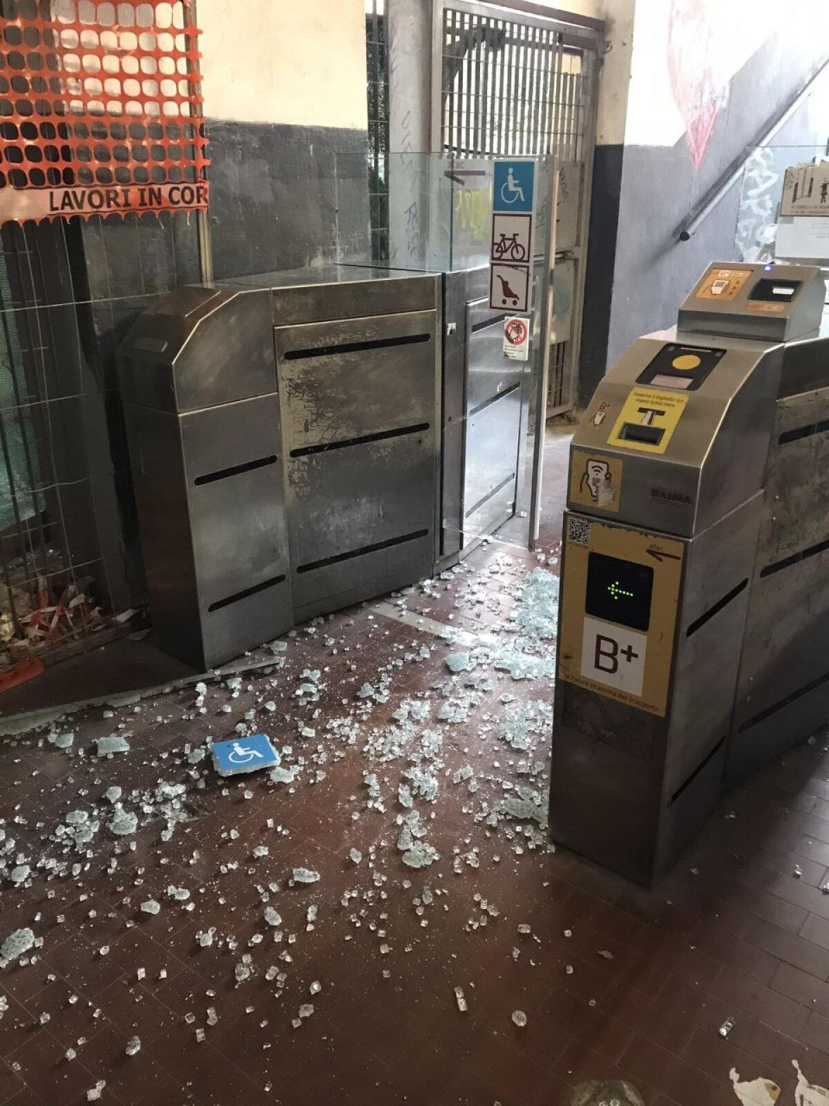 Distrutti i tornelli di Tor di Valle - 