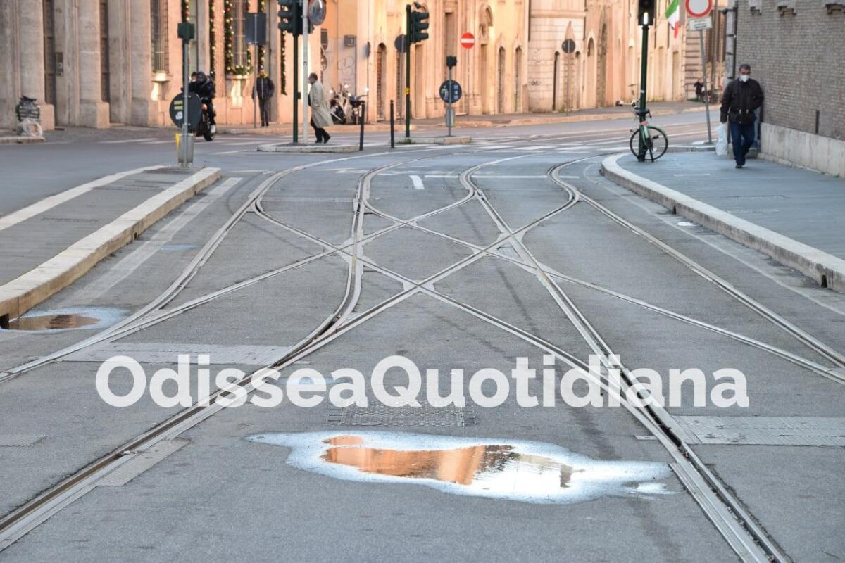 Tram 2, i lavori non risolvono i problemi. Restano i rumori e Atac rallenta i mezzi per non "stonare" - 