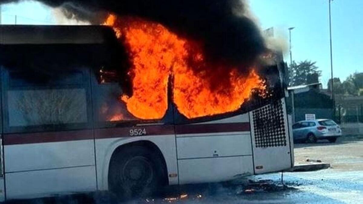 Roma TPL: a fuoco un bus a Ipogeo degli Ottavi - 