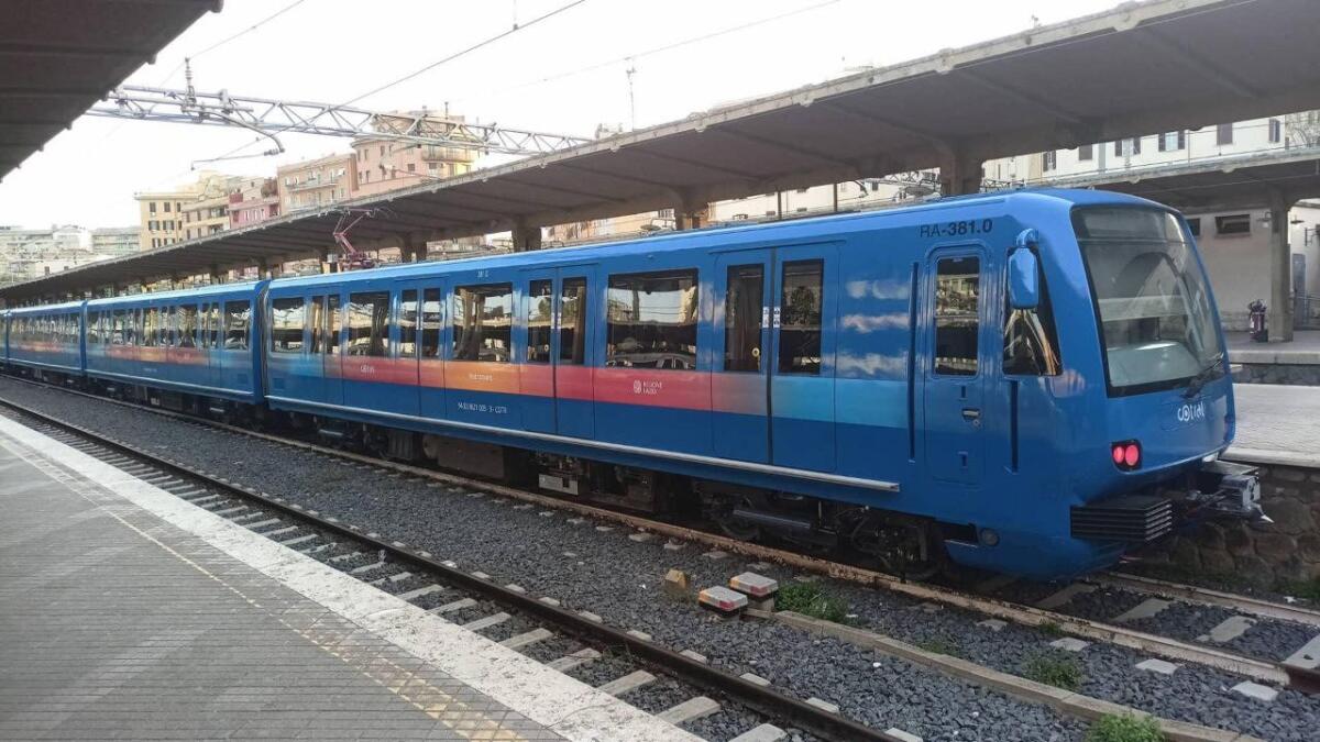 Roma-Lido, torna in servizio il secondo CAF - 