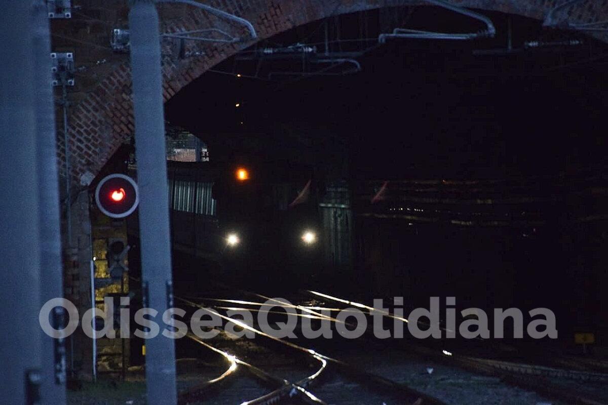 Guasto all'impianto elettrico interrompe il servizio sulla linea Roma-Lido - 