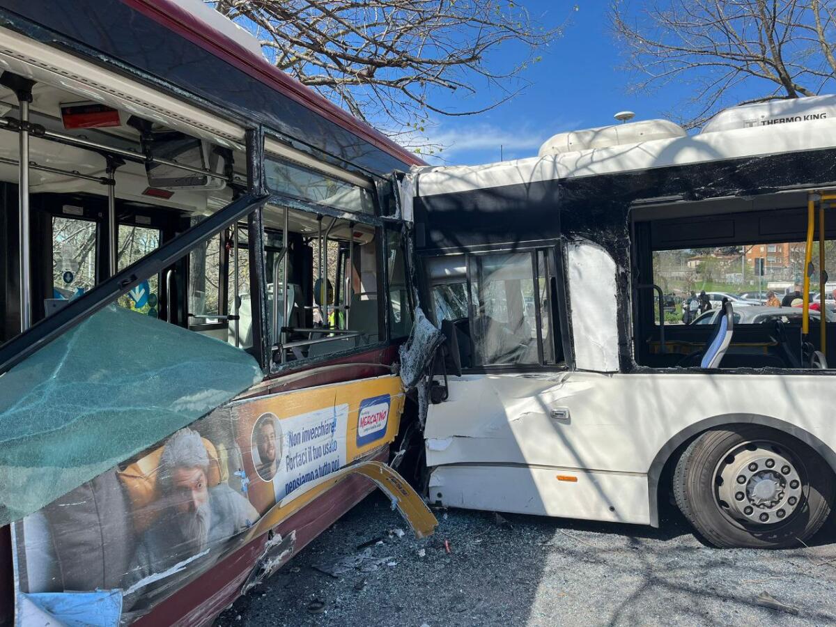 Atac e Roma TPL: incidente grave tra due autobus a Monte Mario - 