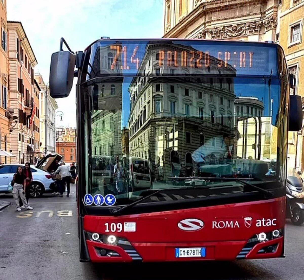 Nuovi autobus: Atac mette in servizio i primi 15 jumbobus Solaris - 