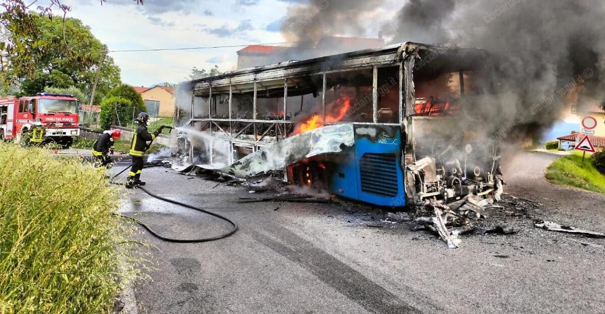 Cotral: bus in fiamme sui monti della Ciociaria - 