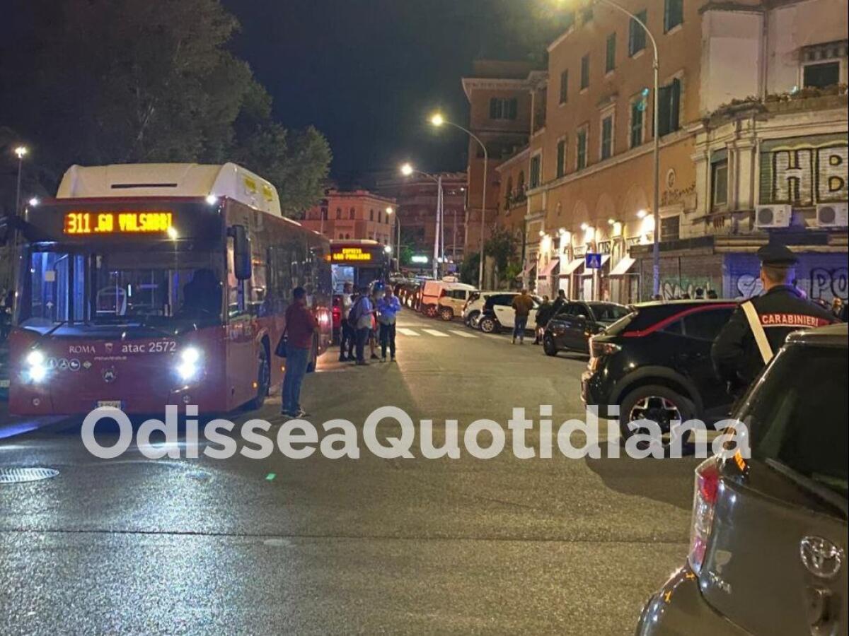 Montesacro: la sosta selvaggia della movida ferma gli autobus Atac - 