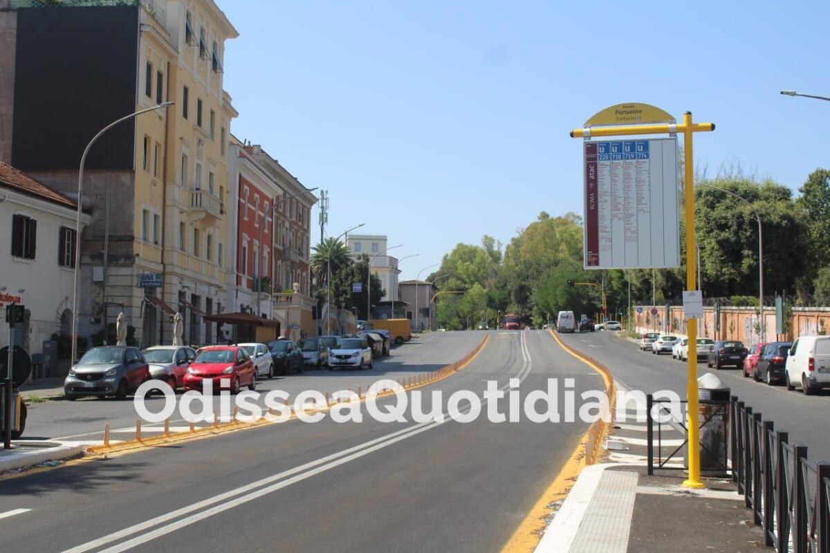 Troppo caldo alle fermate del bus: la giunta chiede i vasi con gli alberi - 