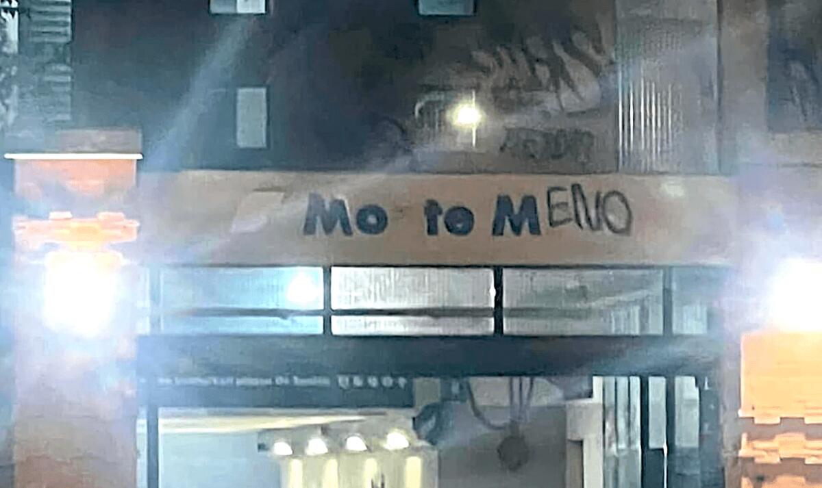 Vandali in azione: la stazione Monte Mario diventa “Mo te meno” - 