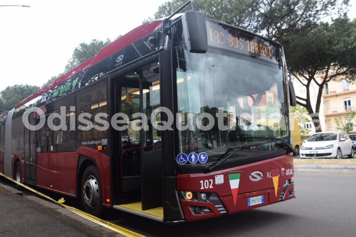Atac: proseguono le consegne dei nuovi jumbo-bus Solaris - 