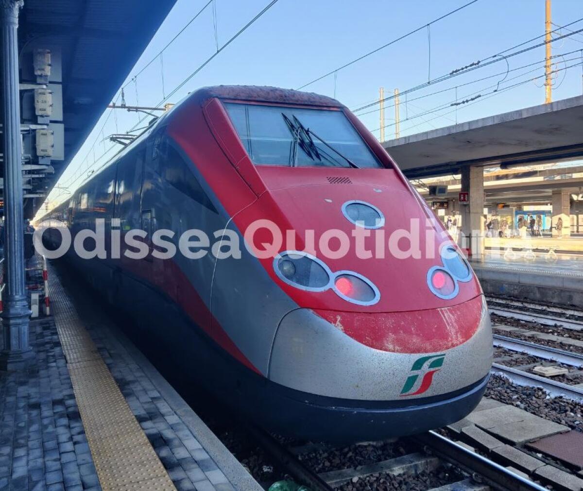 Nodo ferroviario di Roma: gli incendi mandano in tilt le ferrovie - 