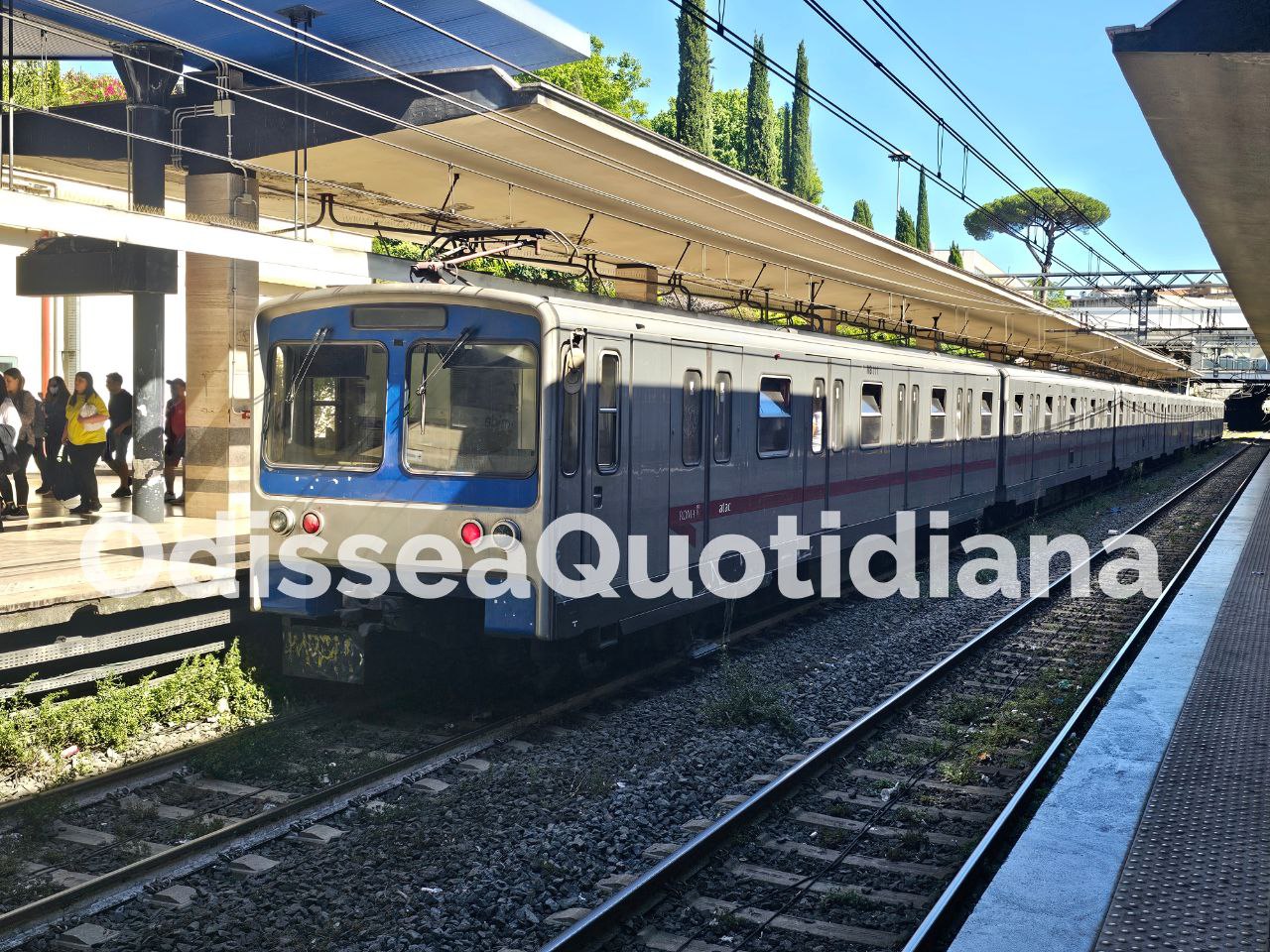 Metro B: tentato suicidio a EUR Magliana, il macchinista ferma il treno in tempo