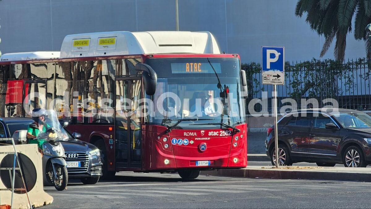 Piazza dei Cinquecento: modificato il capolinea del 38 e del 223 - 