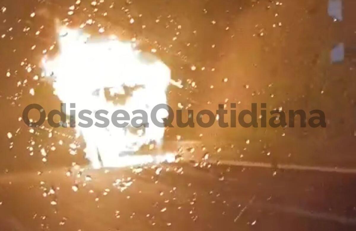 Rete bus periferica: brucia un autobus sul GRA - 