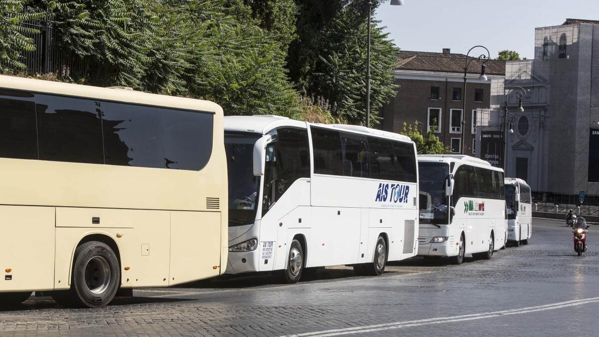 Bus turistici, le opposizioni all’attacco: “Provvedimento controproducente” - 