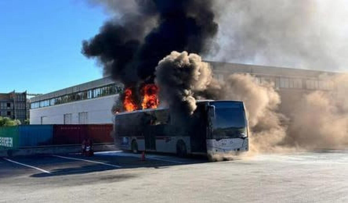 Roma TPL: brucia un autobus in deposito - 