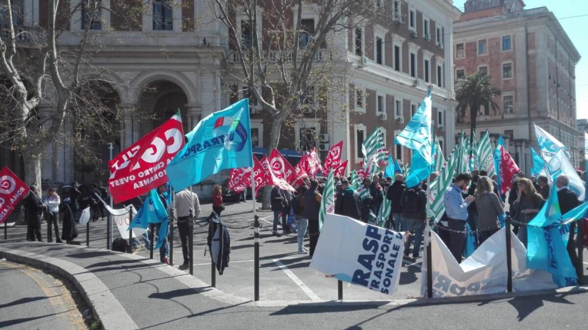 Sciopero trasporti 8 novembre: la manifestazione a Porta Pia - 