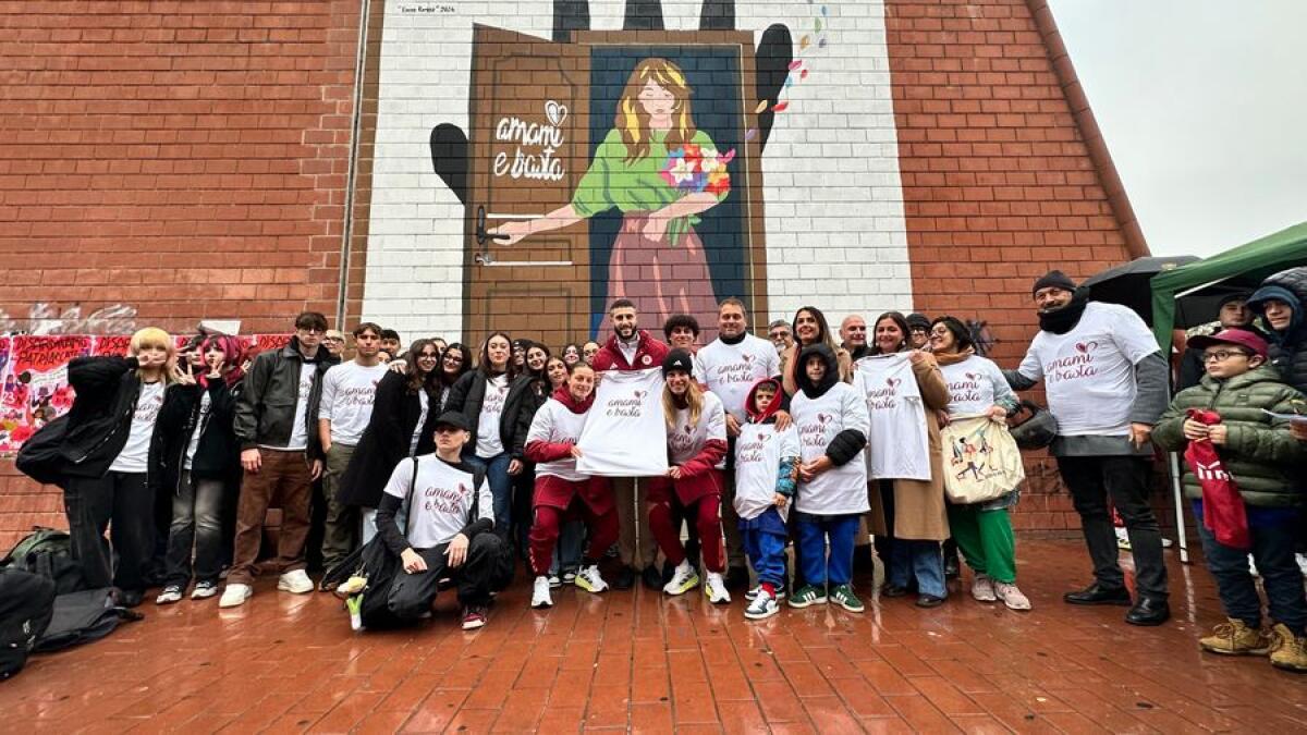 Metro B: Monti Tiburtini si tinge di giallo-rosso contro la violenza sulle donne - 