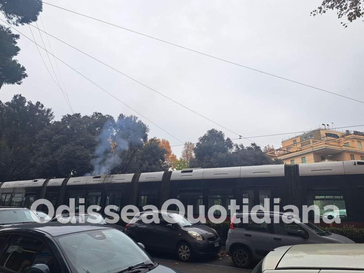 Tram 2: servizio interrotto per un guasto - 