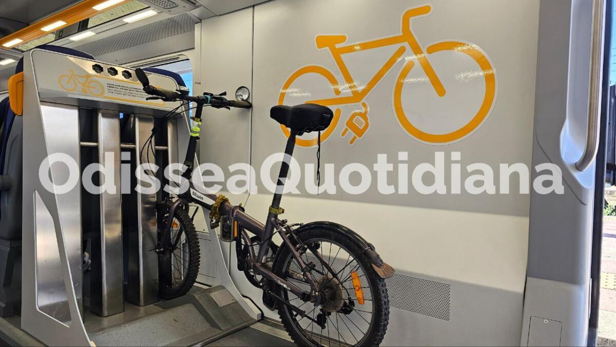 Bici e monopattini elettrici: a Roma non è possibile salire sui mezzi pubblici - 