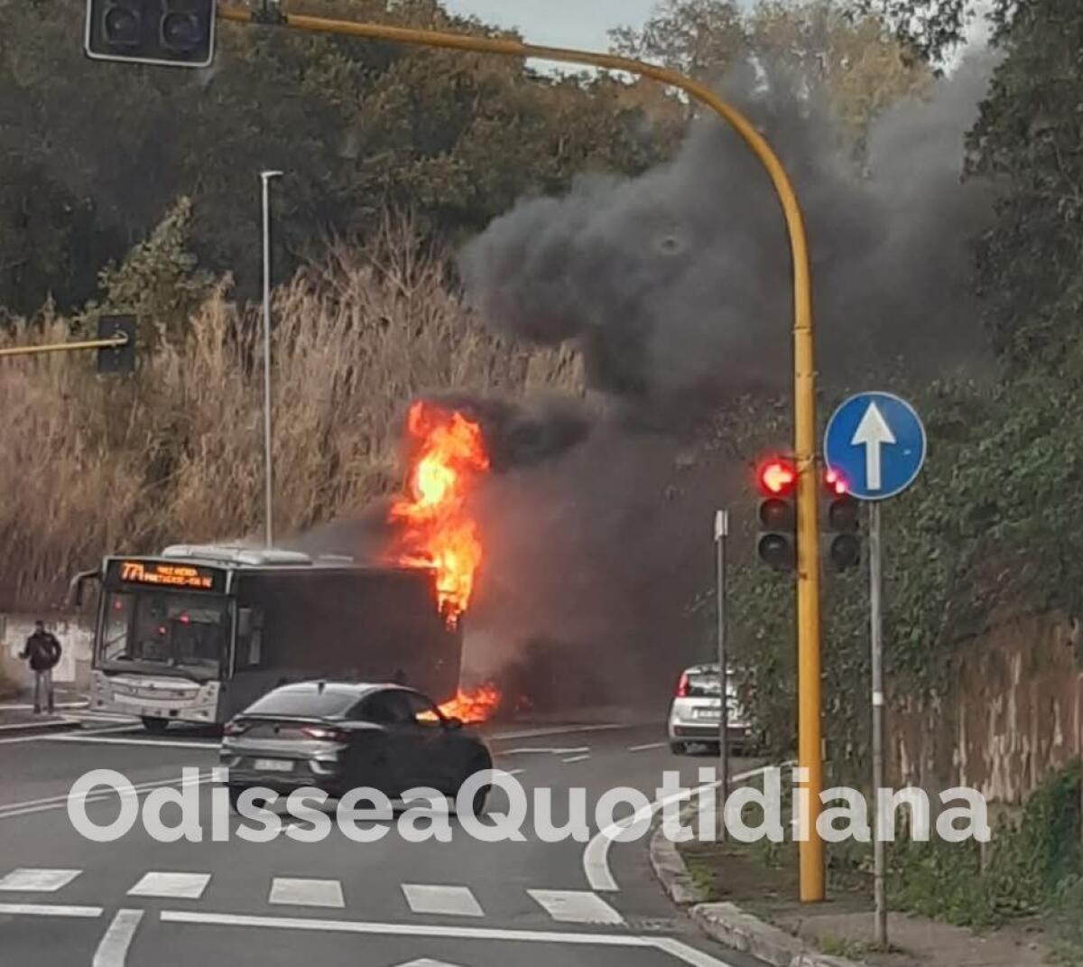 Flambus: brucia un altro bus di BIS/Tuscia sulla Portuense - 