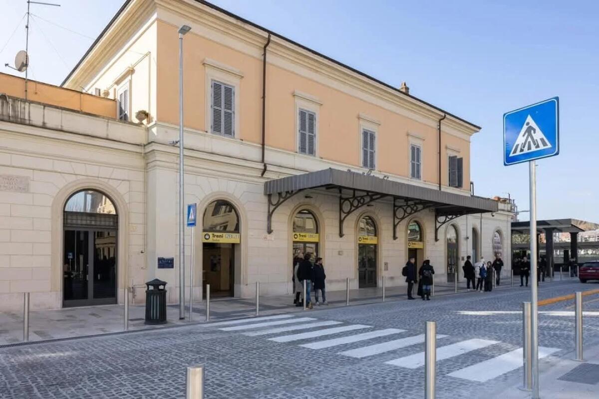 Ferrovie: completato il restyling della stazione S. Pietro FS - 
