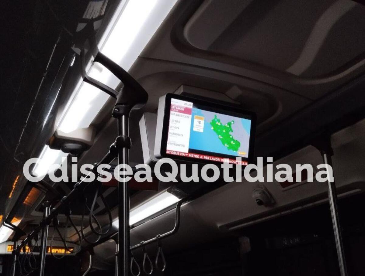 Autobus: Atac prosegue la riattivazione degli schermi con i bus Urbanway - 