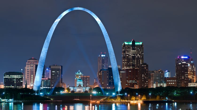 Gateway-Arch-by-night.jpg