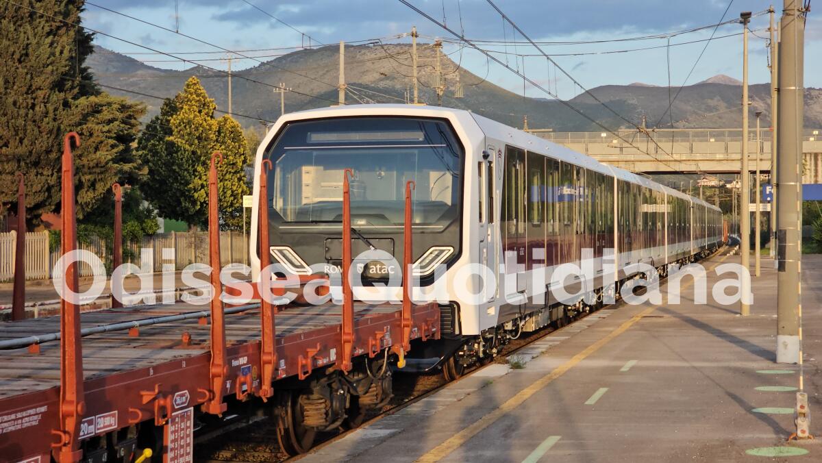 Metro B: il primo convoglio Hitachi in viaggio verso Roma - 