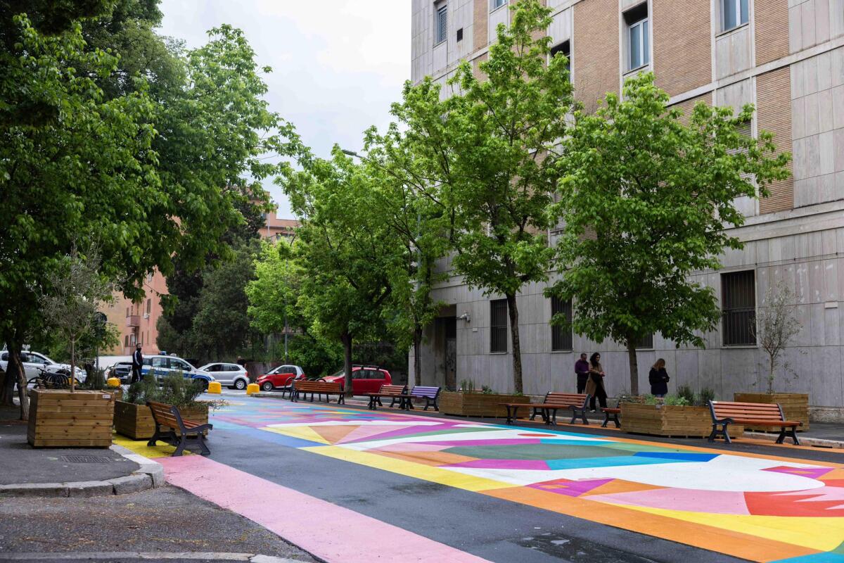 Strade scolastiche: via Monte Ruggero al Tufello si tinge di colori - 