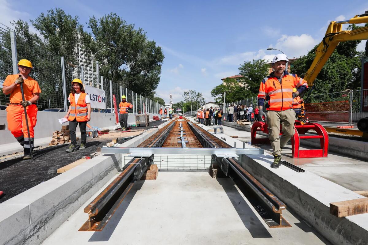 Tram: a Firenze e Bologna arrivano le rotaie, mentre Roma… aspetta - 