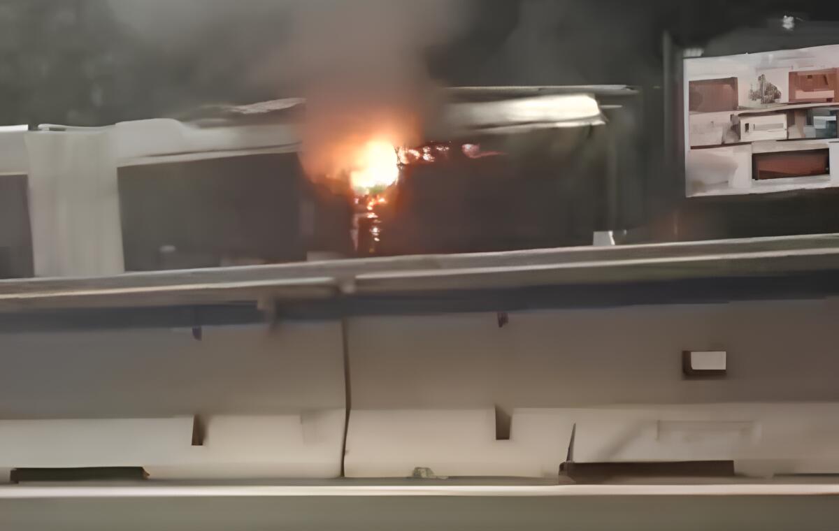 Filobus: ennesimo Breda a fuoco a Roma - 