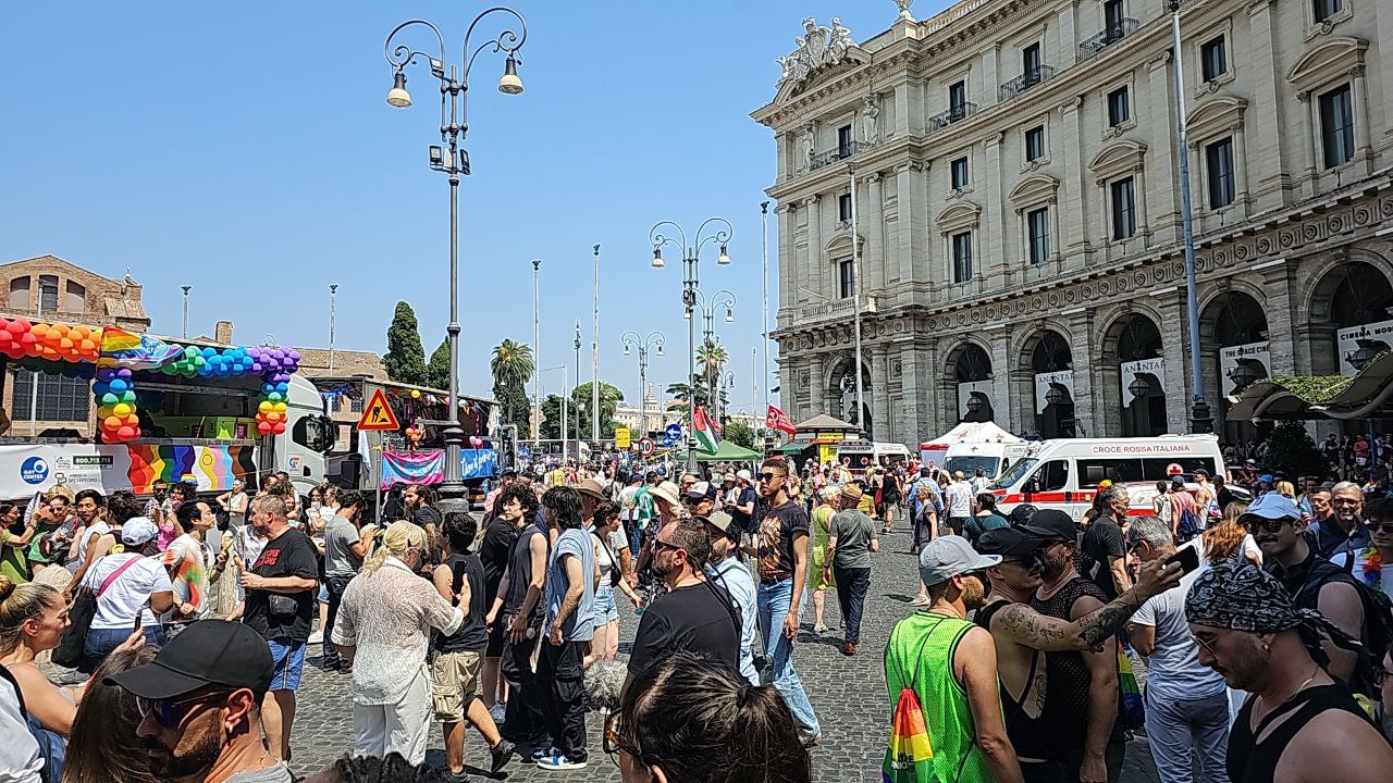 Roma in tilt per metro guasta e Pride