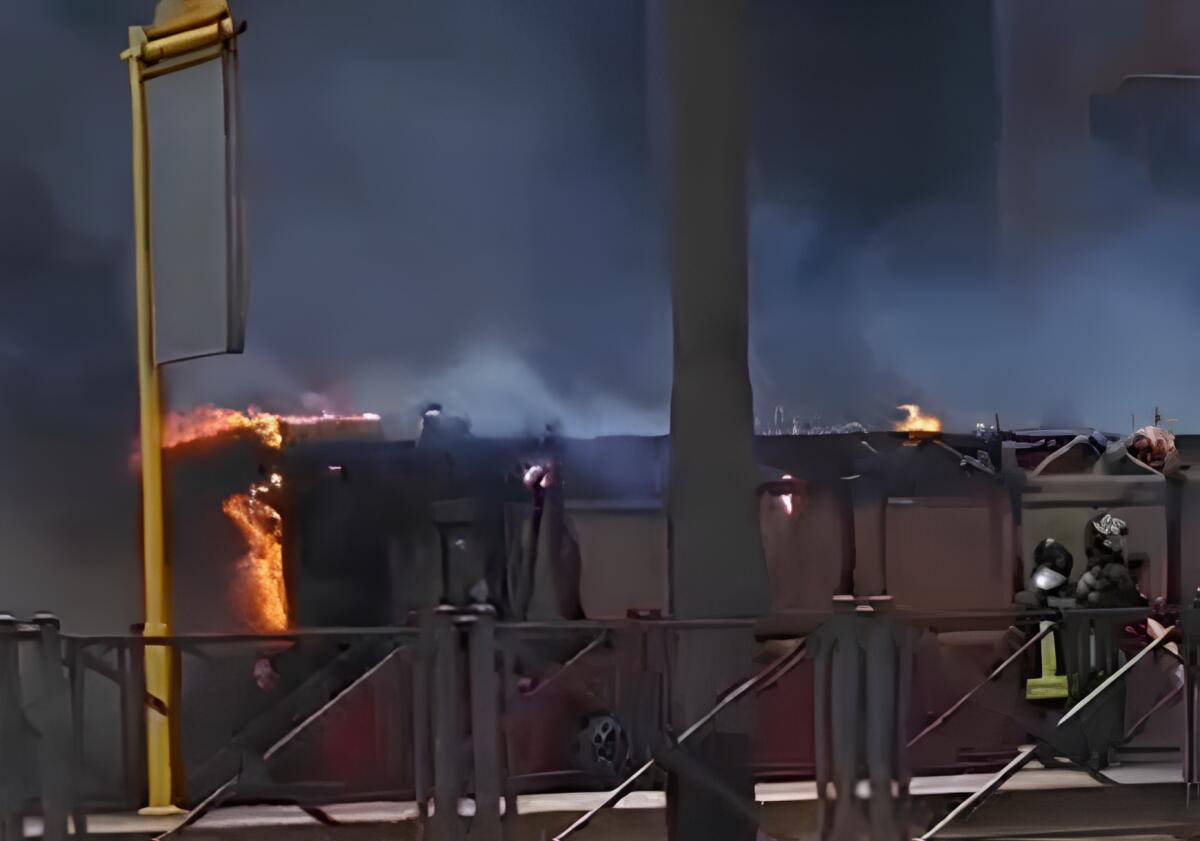 Atac: brucia un autobus Solaris - 