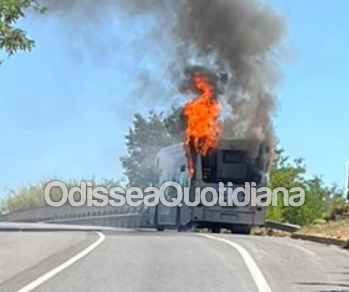 Rete bus periferica: brucia un mezzo di BIS - 