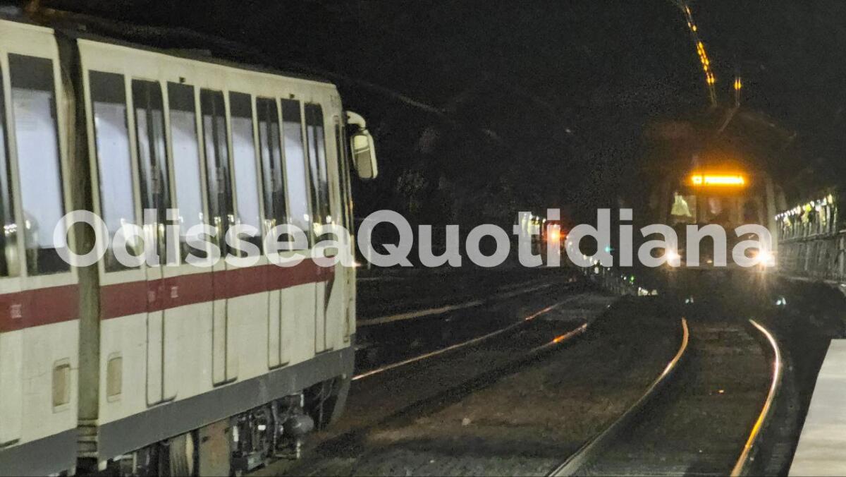 Roma, albero crolla sui binari: metro B interrotta - 