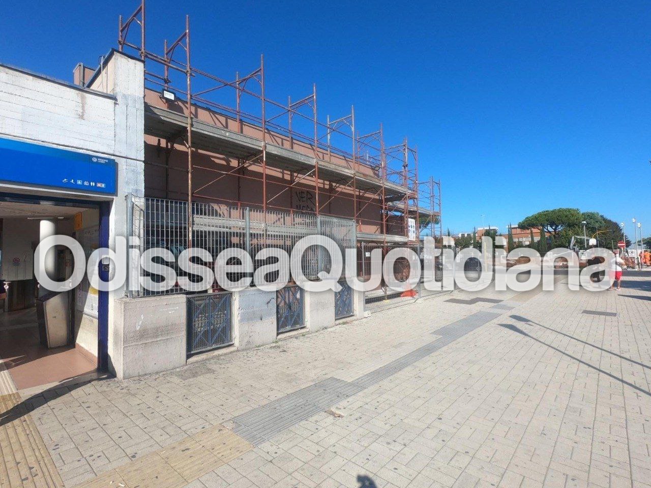 Vista della stazione di Acilia della Roma-Lido in fase di riqualificazione