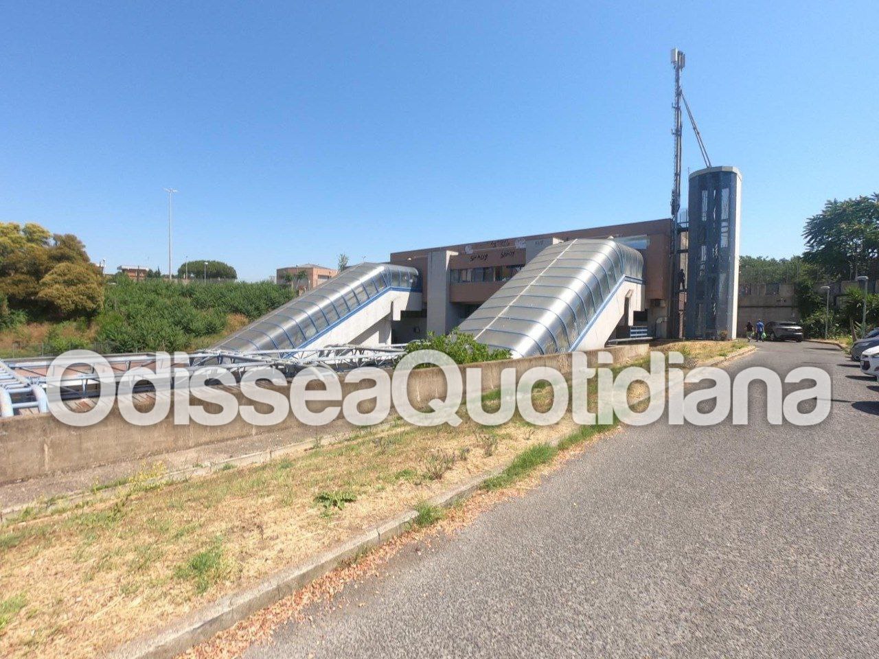 Vista della stazione di Acilia della Roma-Lido in fase di riqualificazione